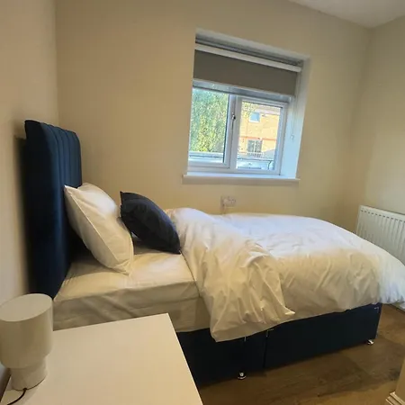 Modern 3 Bed House * Bristol